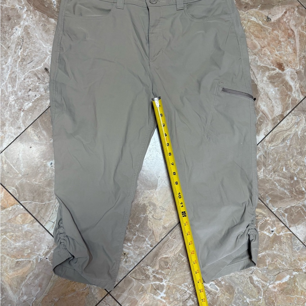 Eddie Bauer women’s khaki capris 16